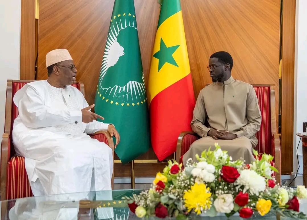 Retour controversé au Sénégal de l'ex Chef d'État : Macky jugé trop "sale", Faye évoque la continuité de l'État