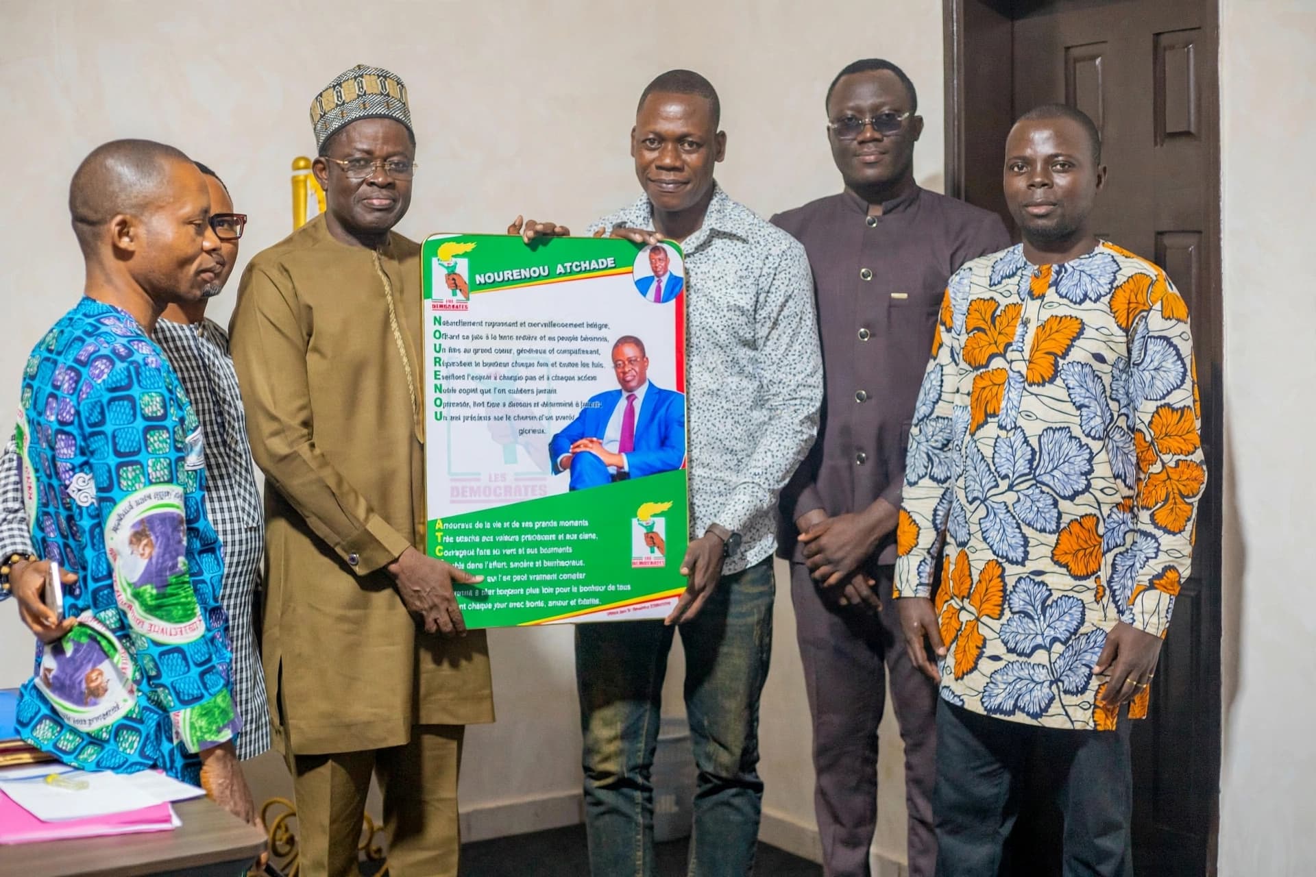 Parti Les Démocrates : Simplice Hounhouenou offre un tableau d'hommage au président Nourénou Atchadé