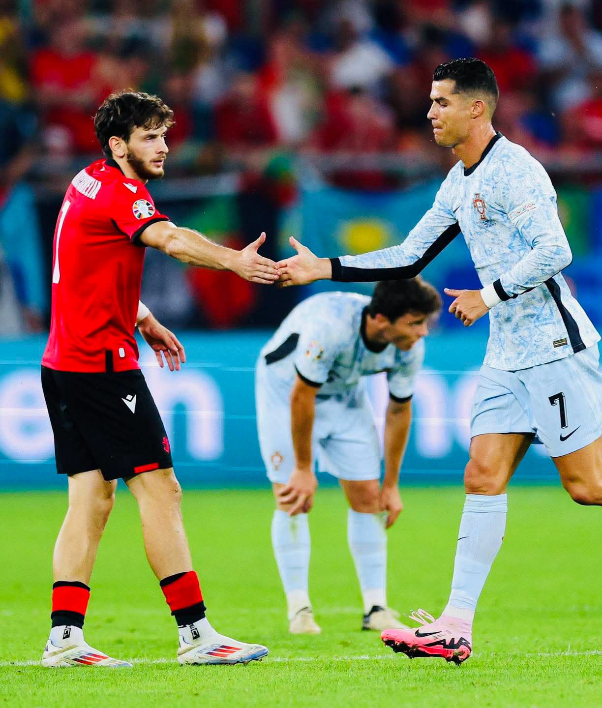 Blessure de Kvaratskhelia : le réconfort venu de Cristiano Ronaldo